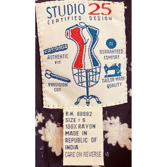 Studio 25 Vintage Ditsy Daisy Floral Hidden Romper NWT Navy Blue Size Small - Picture 6 of 6